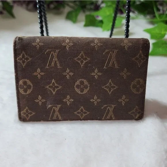 Authentic Louis Vuitton Mini Porte Feuille Keyring - Picture 3 of 13